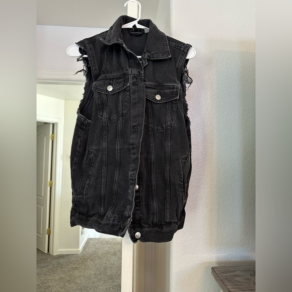 Black cut off sleeve jean jacket - Picture 1 of 1